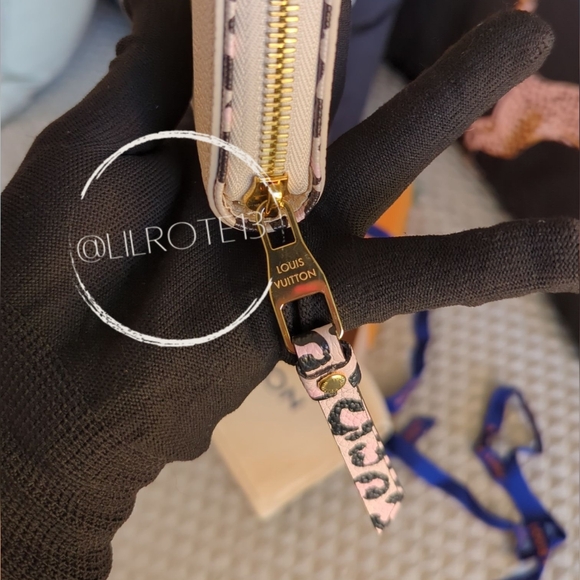 Louis Vuitton Wild At Heart Creme Empreinte Zippy - Picture 6 of 17